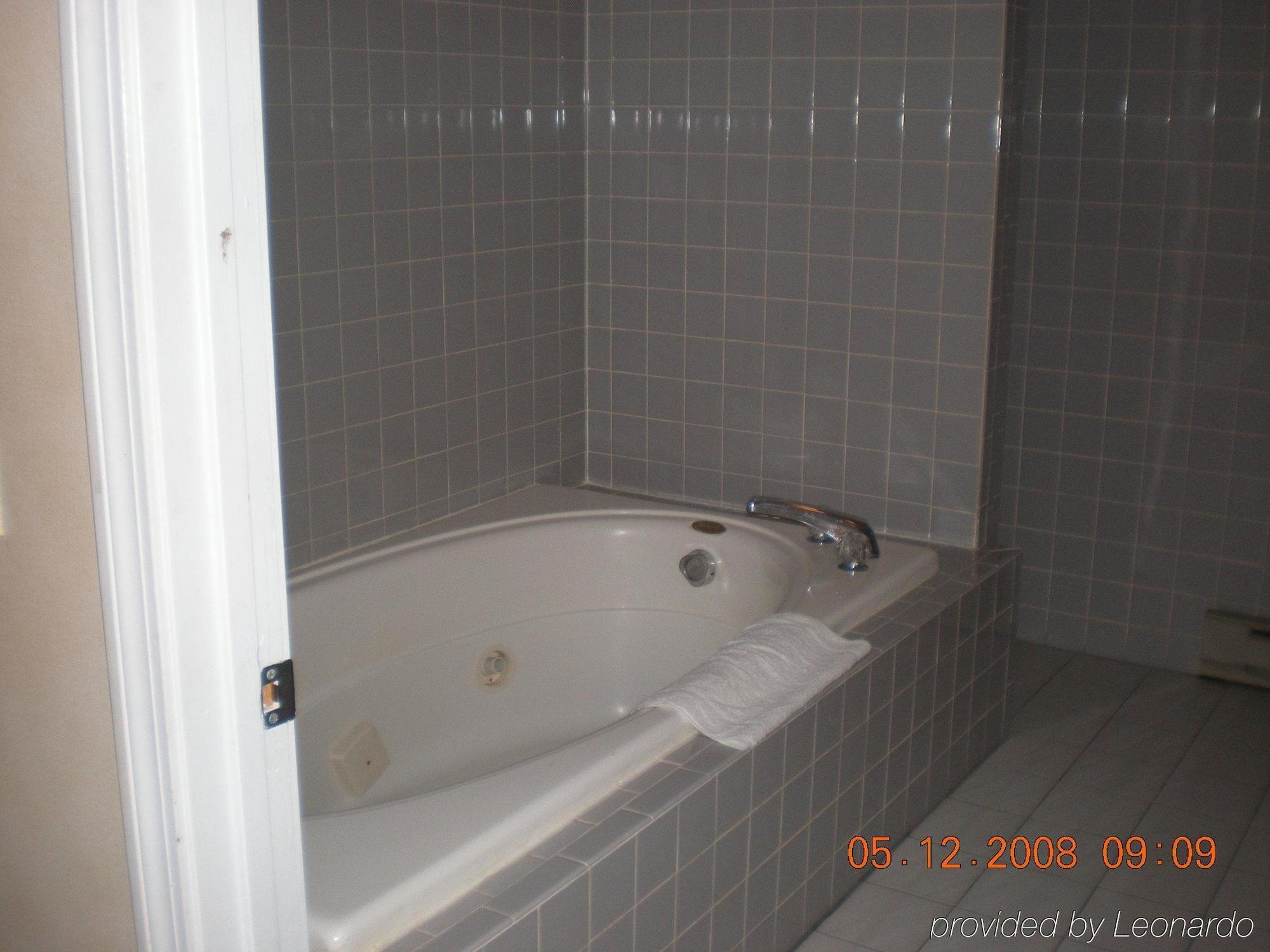 Regency Inn & Suites West Springfield Zimmer foto