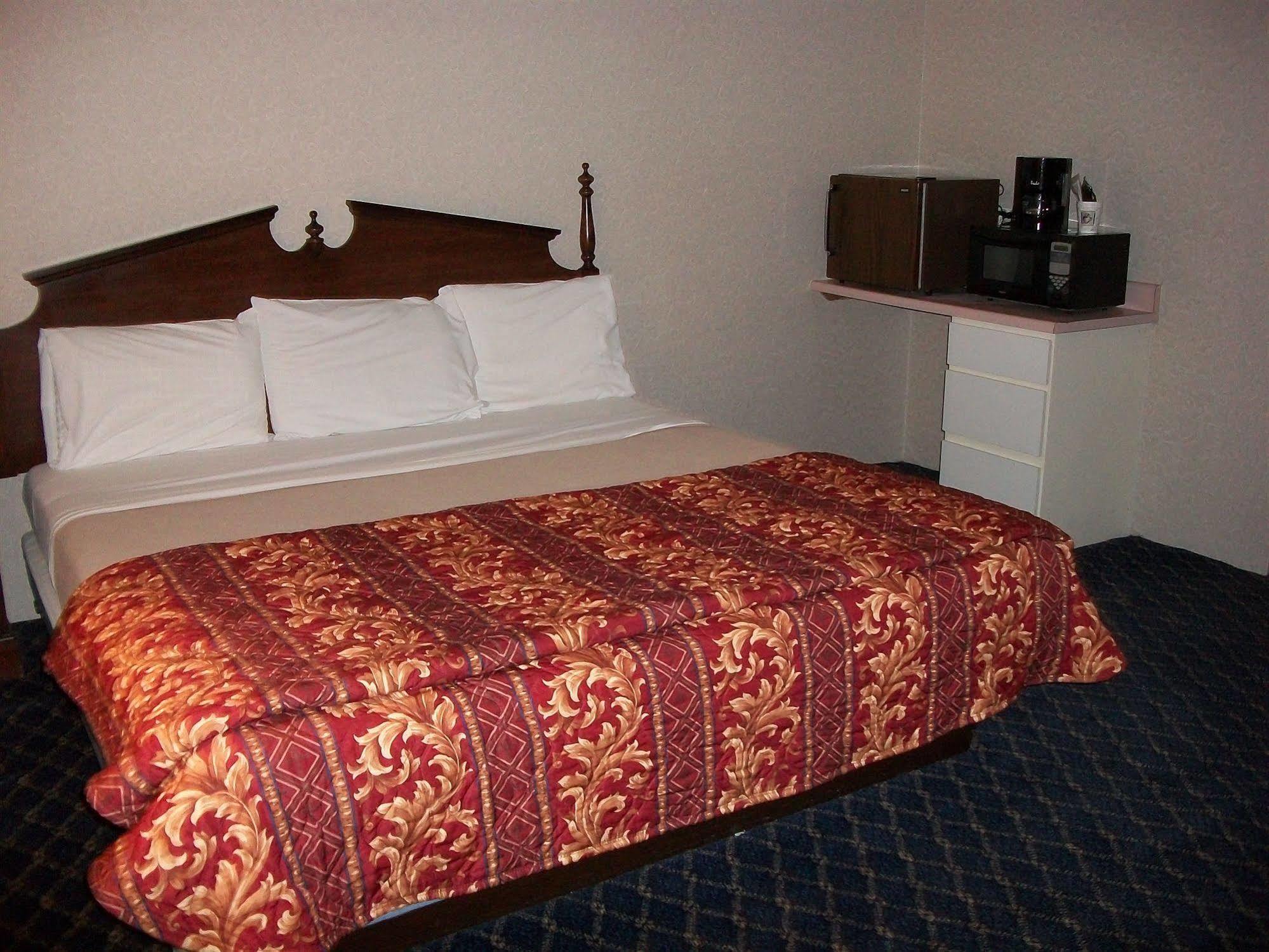 Regency Inn & Suites West Springfield Exterior foto