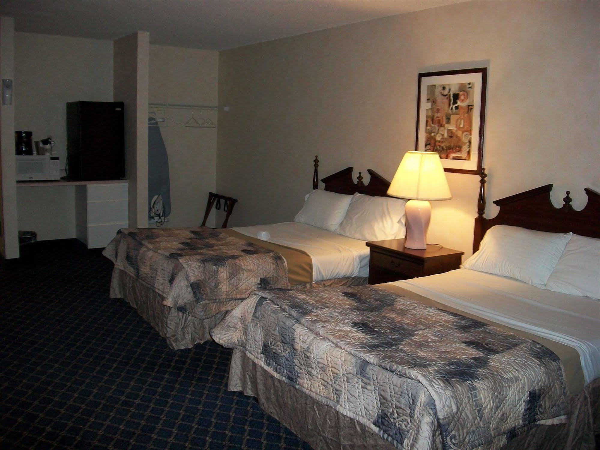 Regency Inn & Suites West Springfield Exterior foto