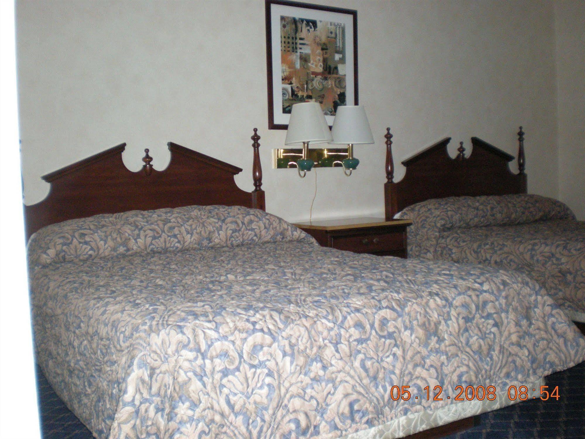 Regency Inn & Suites West Springfield Zimmer foto