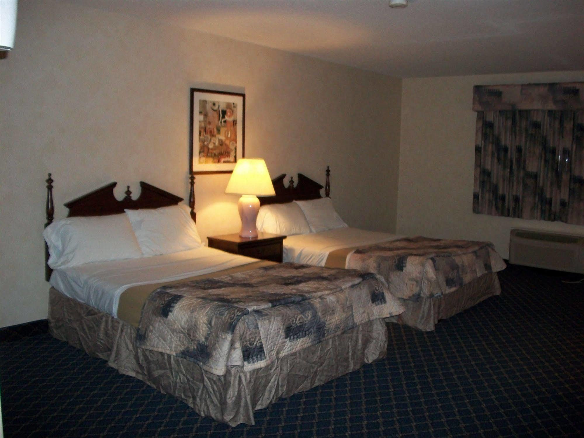Regency Inn & Suites West Springfield Exterior foto